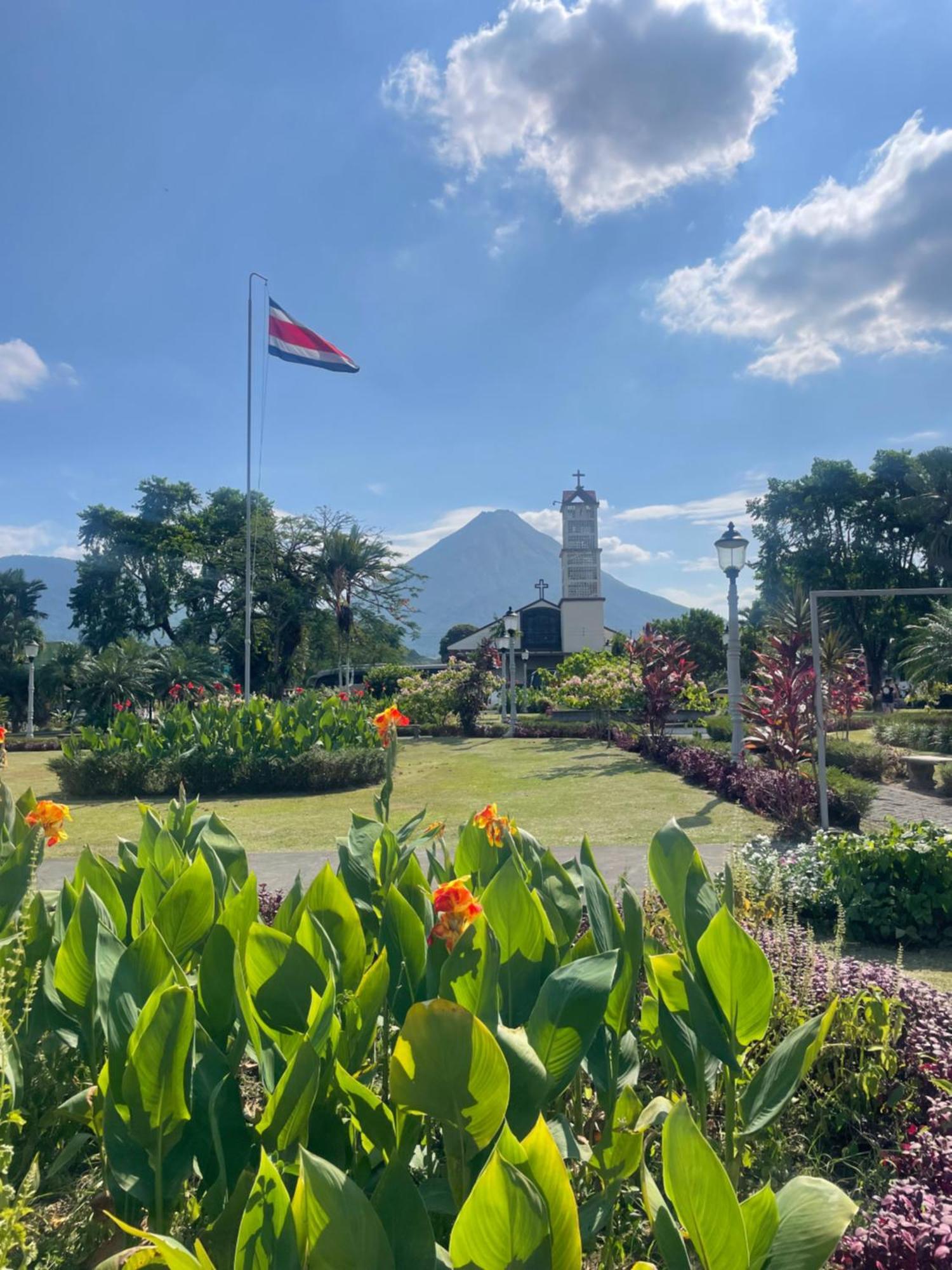 Hotel Tierra De Volcanes La Fortuna ภายนอก รูปภาพ
