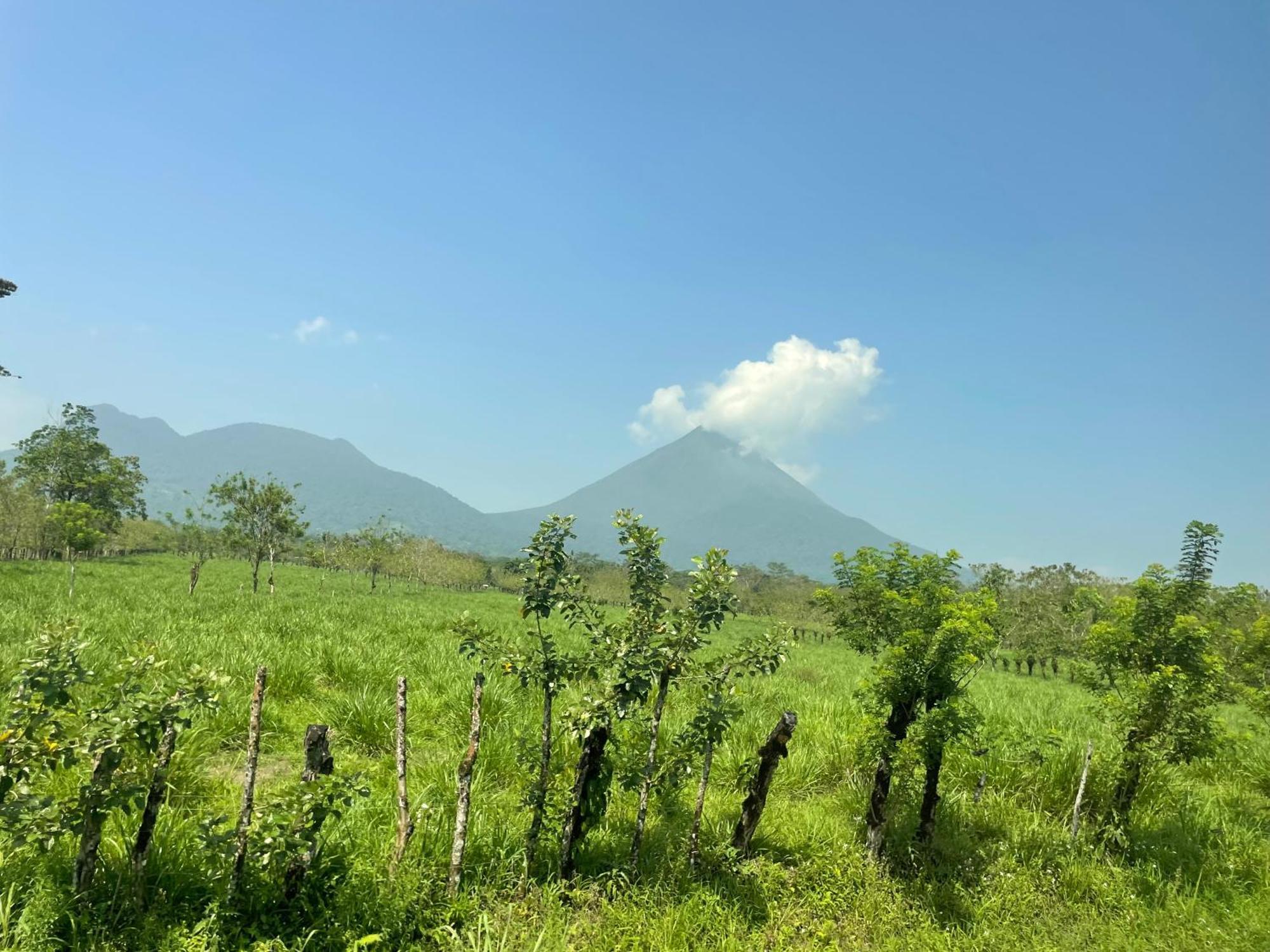 Hotel Tierra De Volcanes La Fortuna ภายนอก รูปภาพ