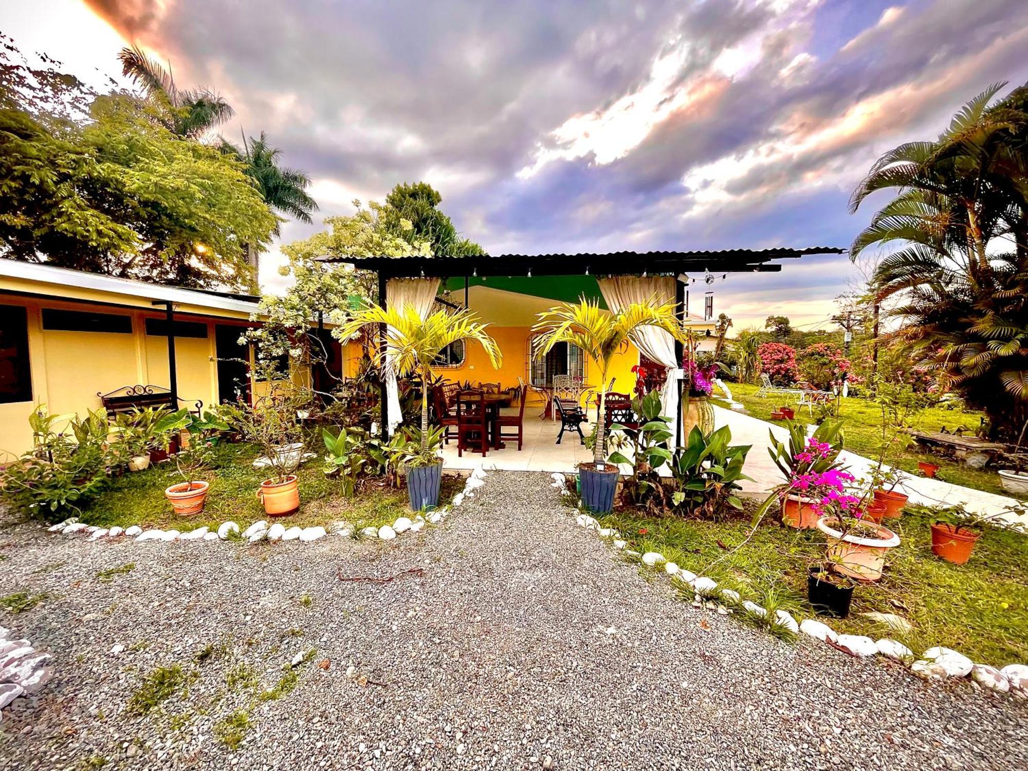 Hotel Tierra De Volcanes La Fortuna ภายนอก รูปภาพ