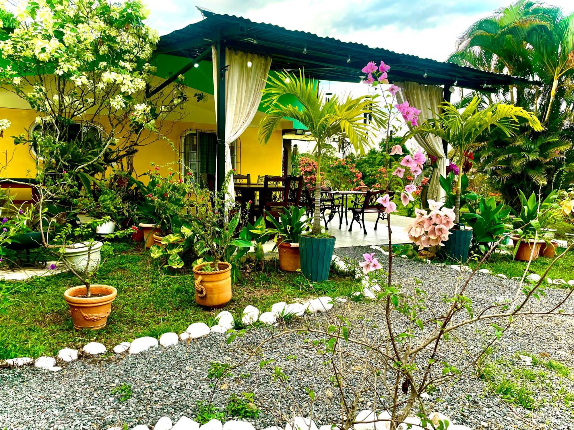 Hotel Tierra De Volcanes La Fortuna ภายนอก รูปภาพ